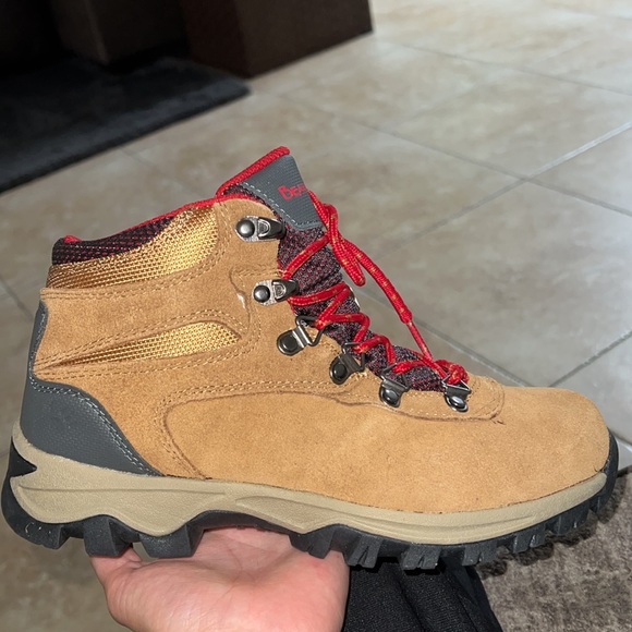 Bear Paw hiking boots (brand new) - Picture 2 of 4